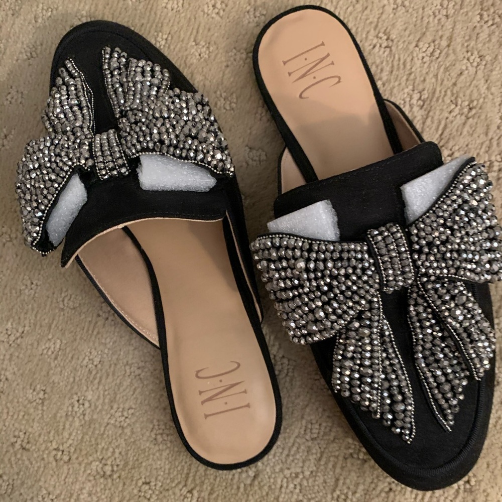 Bow flats brand new